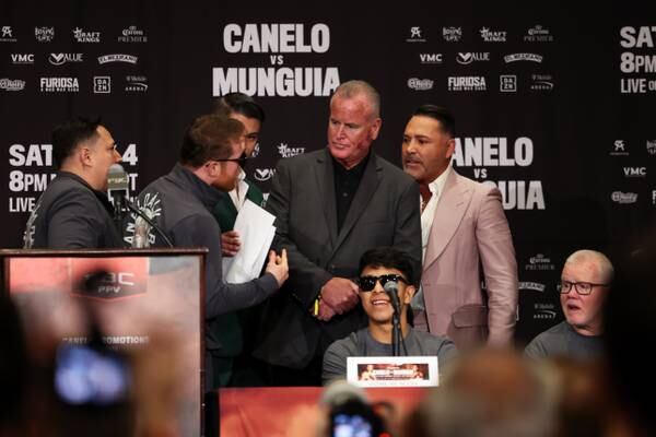 Canelo Alvarez and Oscar De La Hoya erupt in heated exchange ahead of title bout with Jaime Munguía