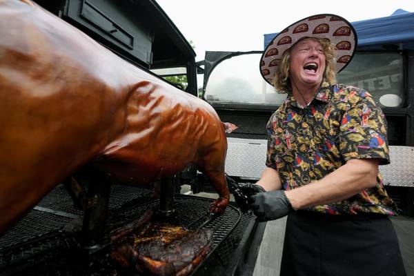 At Memphis BBQ contest, pitmasters sweat through the smoke to be best in pork