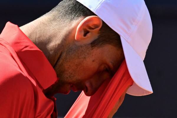 Novak Djokovic drops 'concerning' straight-sets loss 2 days after water bottle impact left him with 'nausea, dizziness'