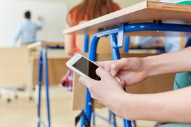 Teacher quits; says students are addicted to phones