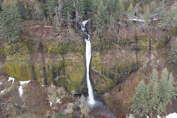 Hiker dies in fall from cliff in Oregon’s Columbia River Gorge
