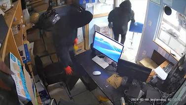 Video shows thieves steal cash, leave thousands in damage at two Gwinnett restaurants