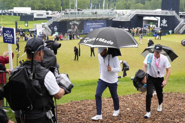 Scottie Scheffler birdies first hole at PGA Championship after morning arrest, police altercation