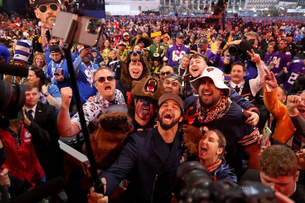 NFL Draft: Record 275,000 fans swarm downtown Detroit to witness first round