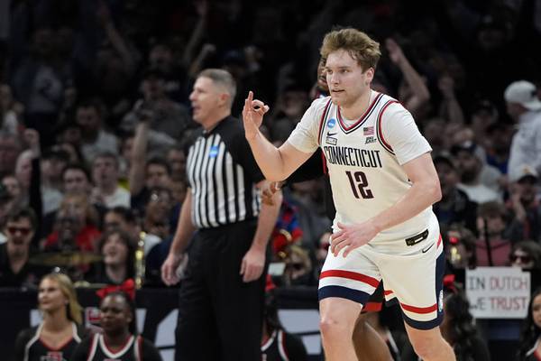 March Madness: UConn overwhelms SDSU on defense, glass in another dominant tournament effort