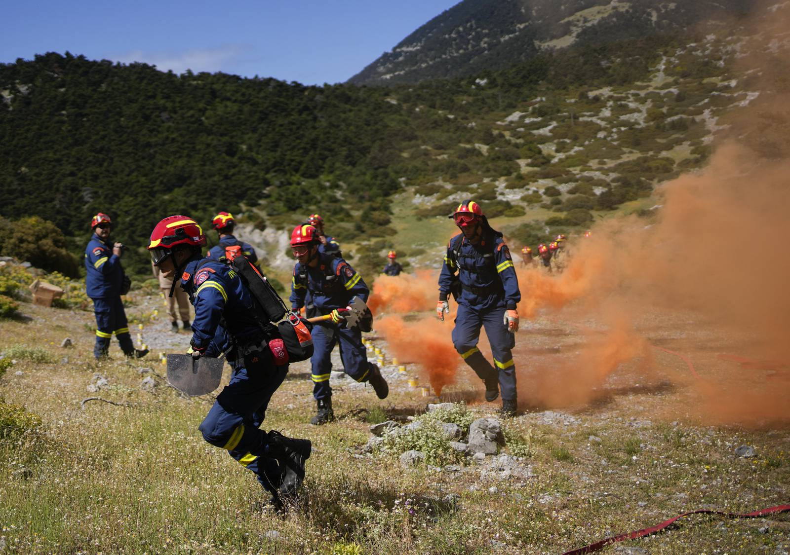 Greece boosts special firefighting units to cope with its growing heat ...