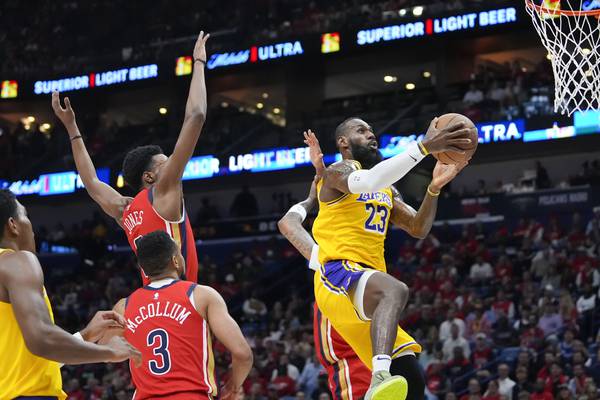NBA play-in: Lakers fend off Pelicans rally, advance to face Nuggets; Zion Williamson leaves late with injury