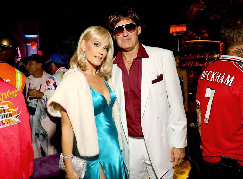 LOS ANGELES, CALIFORNIA - OCTOBER 27: (L-R) Molly Sims and Scott Stuber attend the Annual Casamigos Halloween Party on October 27, 2023 in Los Angeles, California. (Photo by Matt Winkelmeyer/Getty Images for Casamigos)