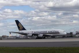 1 dead, several injured as Singapore Airlines flight hits turbulence